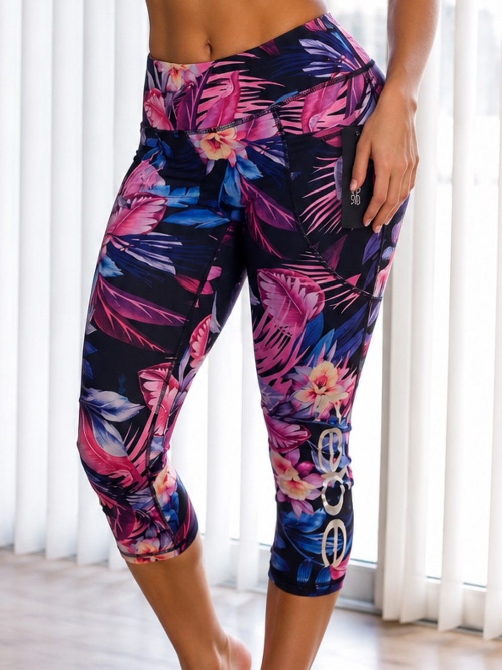 BEBE Floral Capri